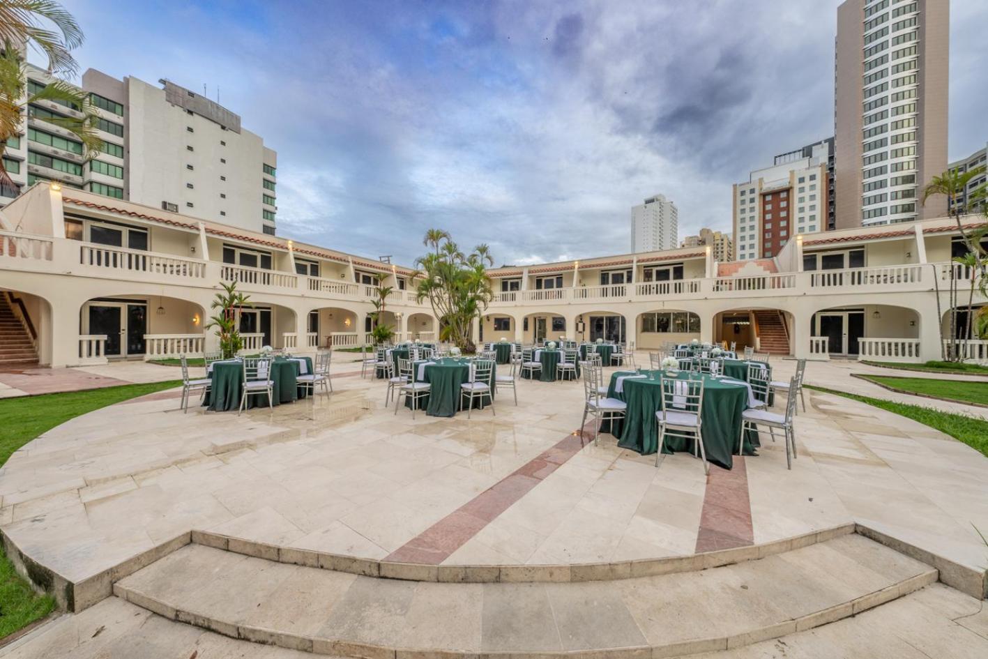 Hotel El Panama By Faranda Grand, A Member Of Radisson Individuals 外观 照片 The courtyard of the hotel